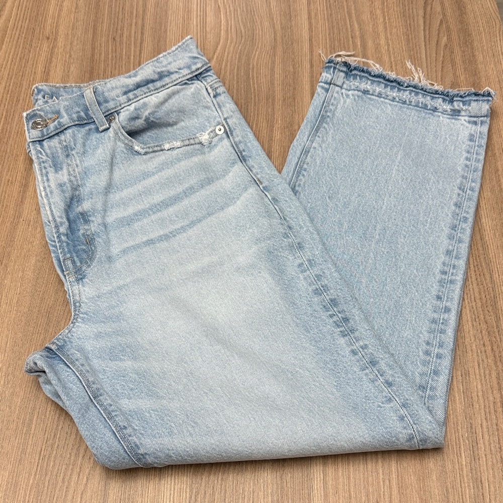 American Eagle Super High Rise Straight Light Wash Raw Hem Jeans Size 12 Short